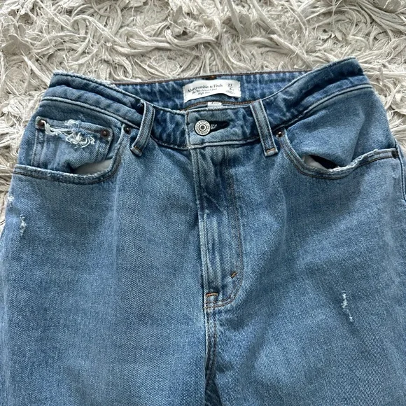 Abercrombie & Fitch '90s Relaxed Blue Jeans - Picture 2 of 6